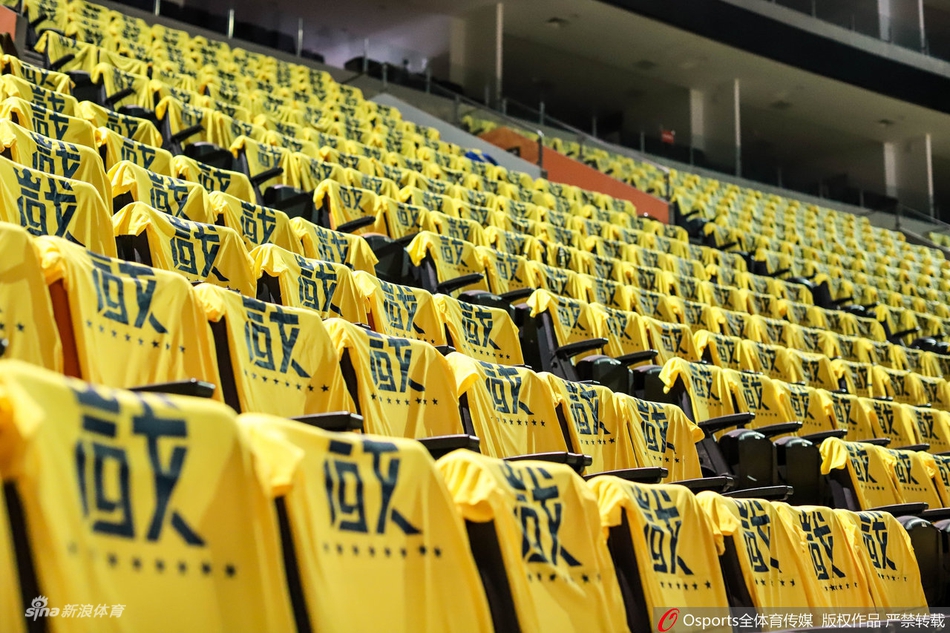 黄色海洋!广东主场铺满助威T秀