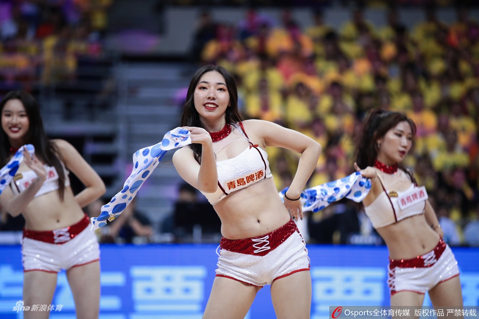 广东啦啦宝贝热舞助威