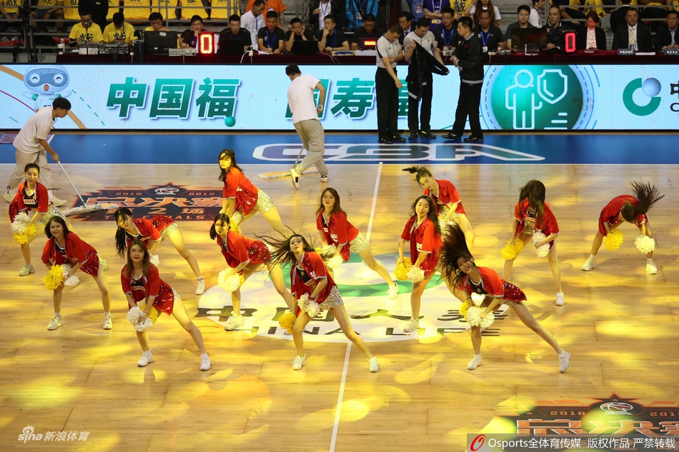 广东啦啦宝贝热舞助威