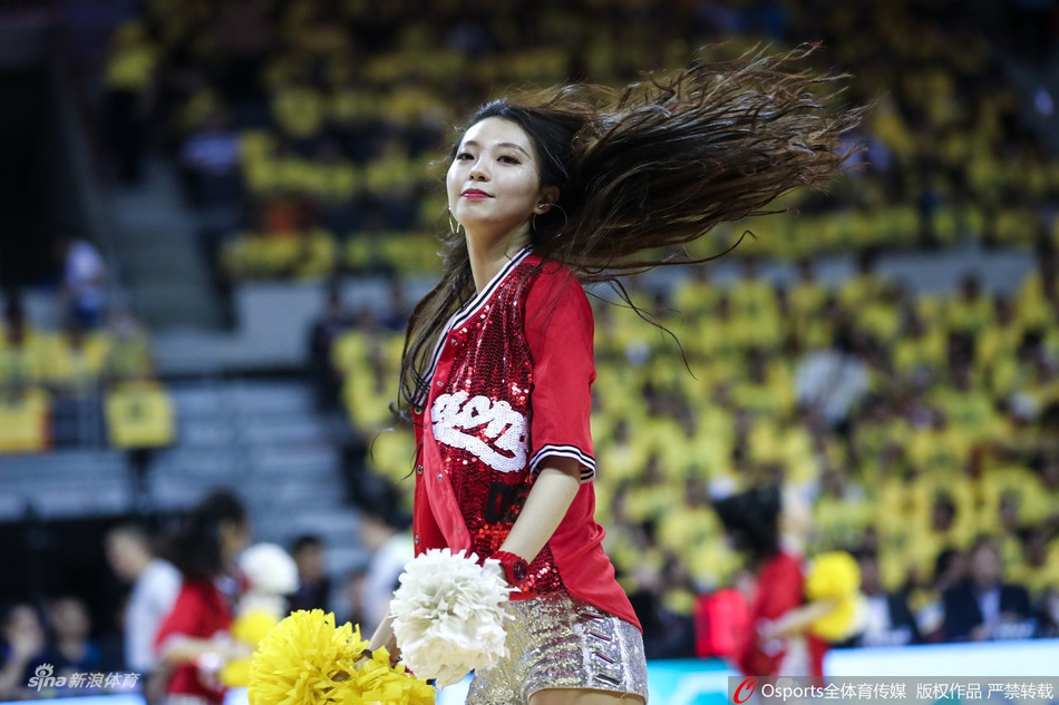 广东啦啦宝贝热舞助威