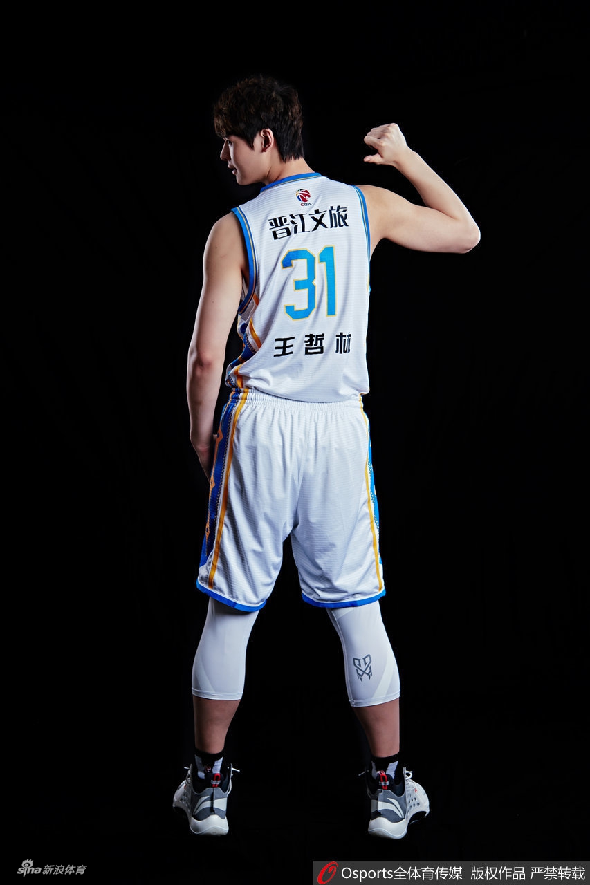 王哲林常规赛MVP写真