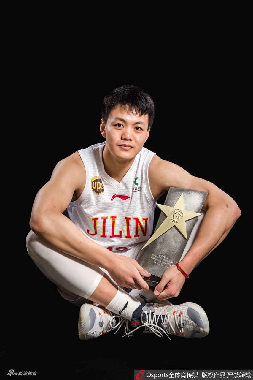 cba最佳新人姜宇星官方写真