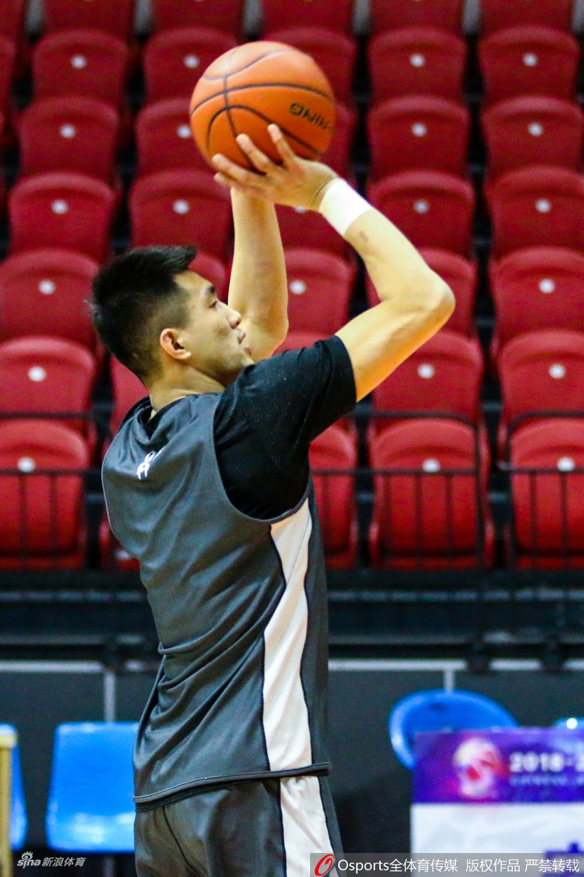 郭士强赛前训练狠抓细节