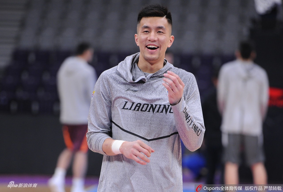 郭艾伦笑容灿烂轻松备战