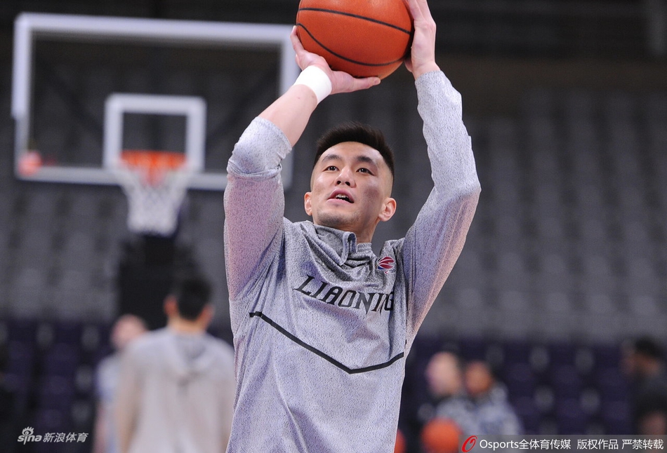 郭艾伦笑容灿烂轻松备战