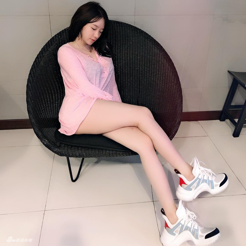 短发清纯少女唤醒你的一整天