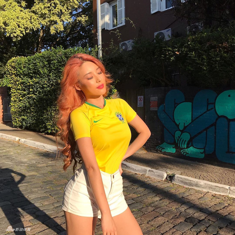 酷爱运动的小姐姐身材就是辣