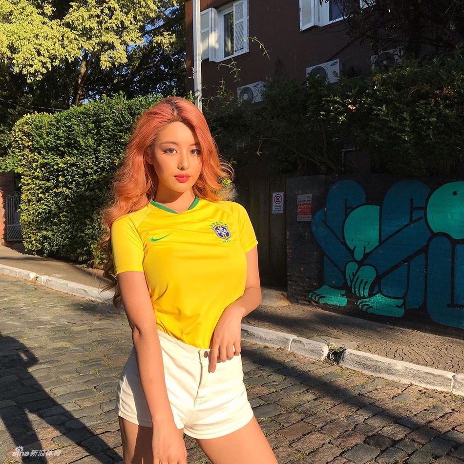 酷爱运动的小姐姐身材就是辣