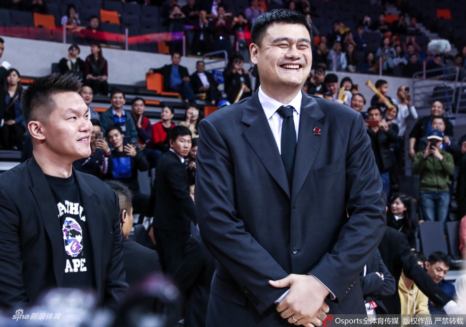 广东主帅杜锋获得最佳教练奖