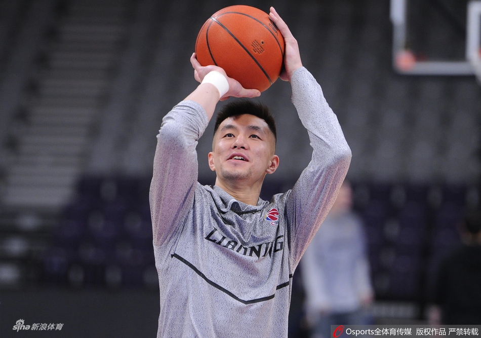 郭艾伦笑容灿烂轻松备战