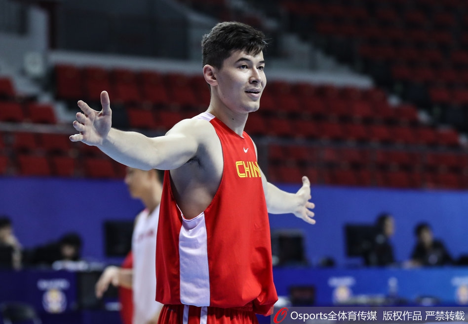 郭少调皮挑战阿联 男篮备战叙利亚