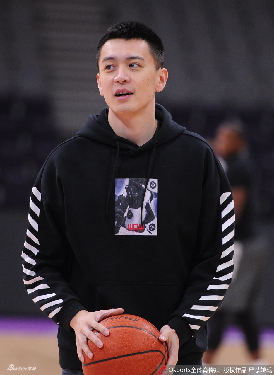 郭艾伦笑容灿烂轻松备战