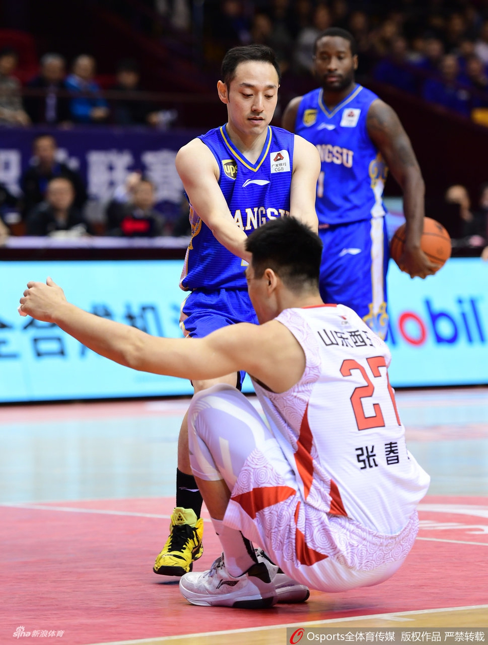 季后赛12进8:山东101-103江苏