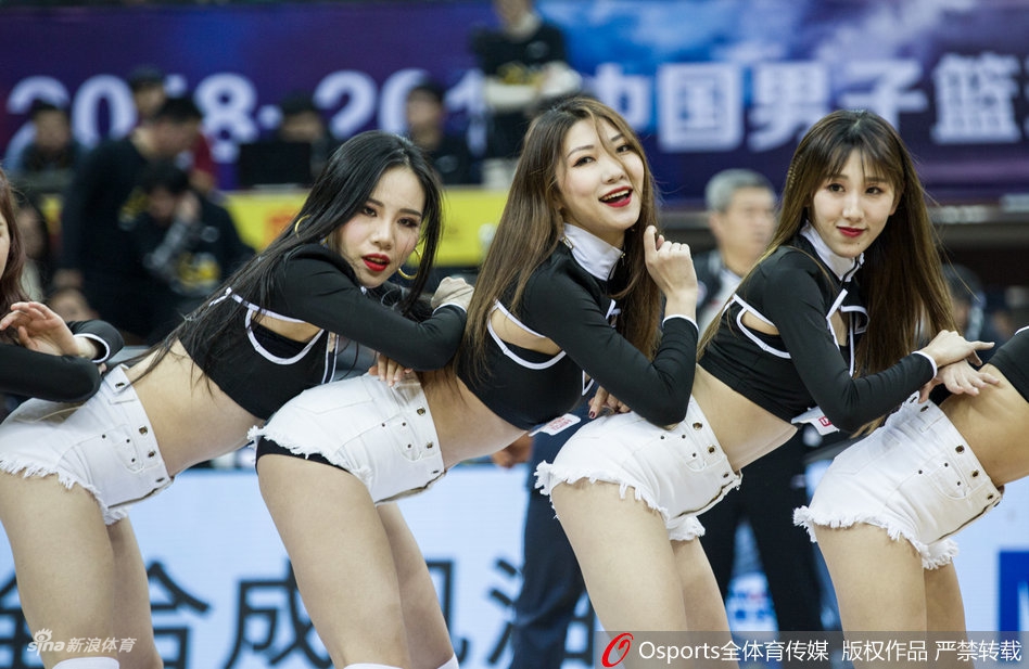 广厦队啦啦队宝贝激情热舞