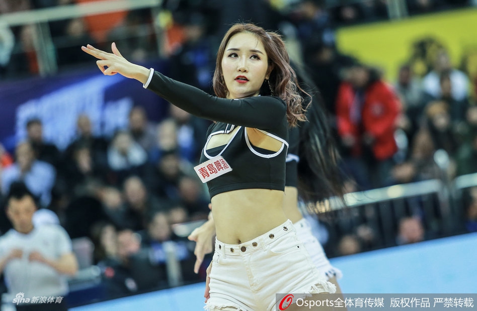 广厦队啦啦队宝贝激情热舞