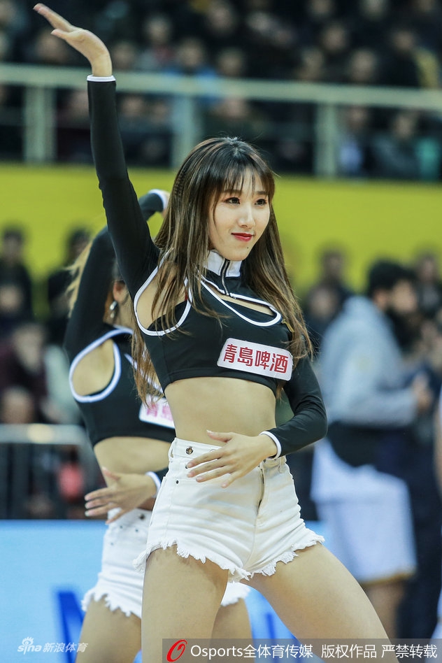 广厦队啦啦队宝贝激情热舞