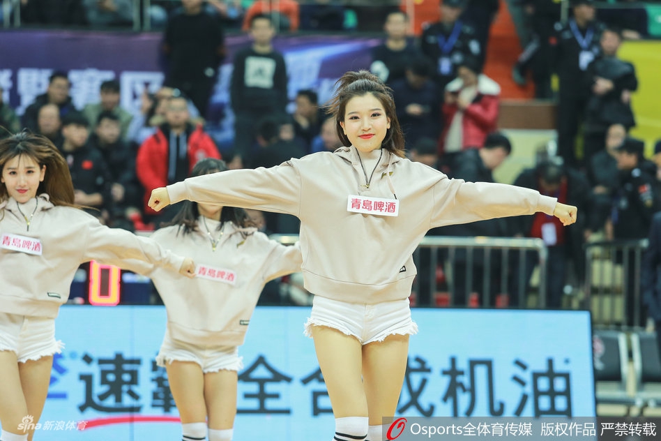 广厦队啦啦队宝贝激情热舞