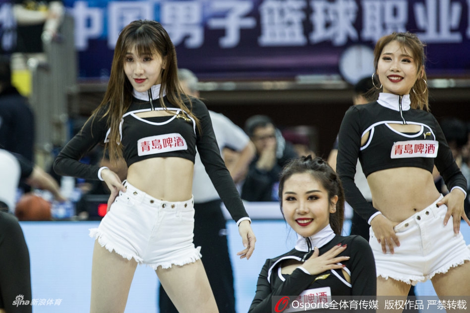 广厦队啦啦队宝贝激情热舞