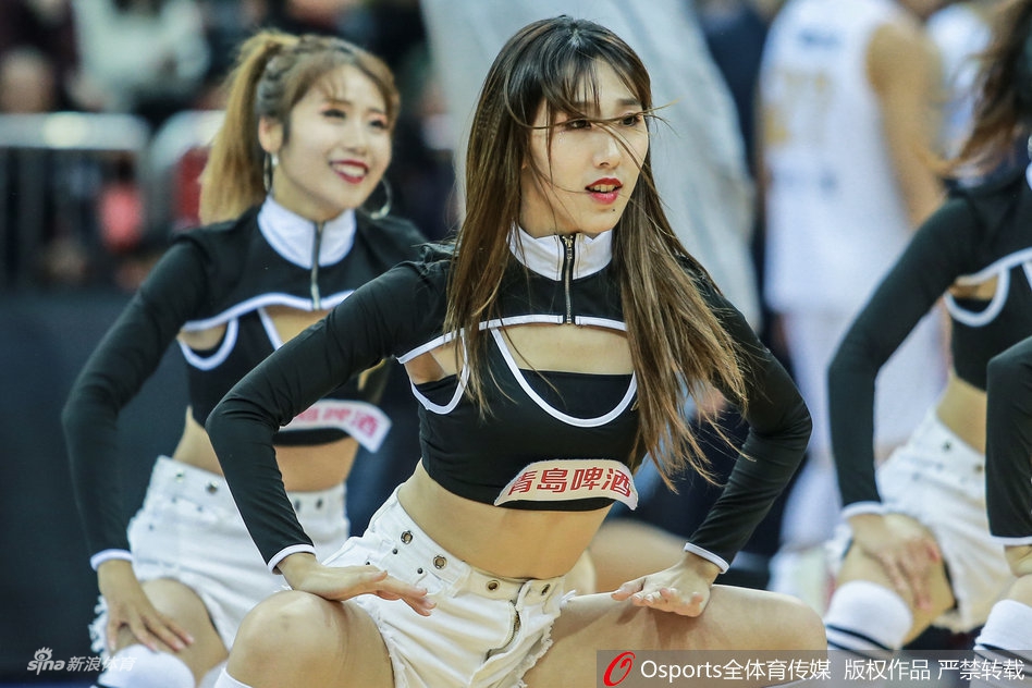 广厦队啦啦队宝贝激情热舞