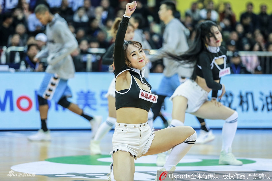 广厦队啦啦队宝贝激情热舞