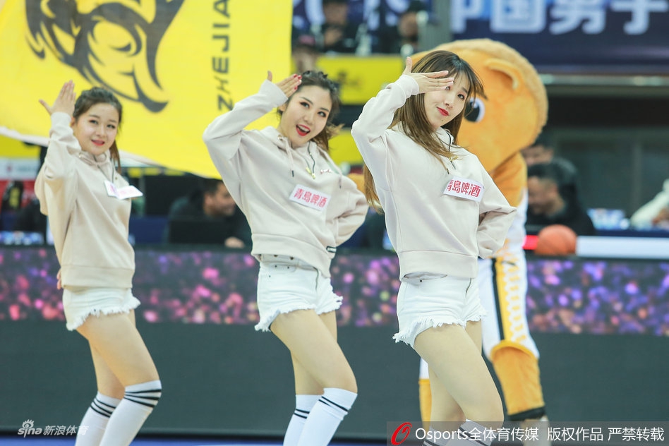 广厦队啦啦队宝贝激情热舞