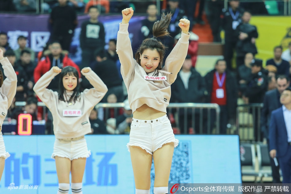 广厦队啦啦队宝贝激情热舞