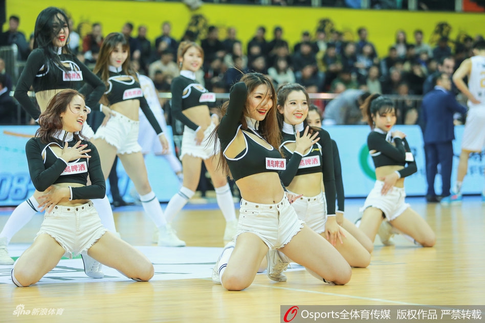 广厦队啦啦队宝贝激情热舞