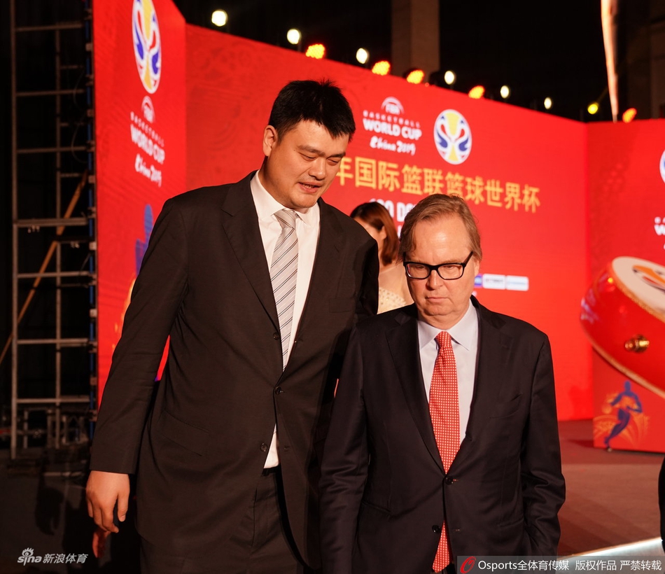 姚明出席篮球世界杯倒计时100天活动