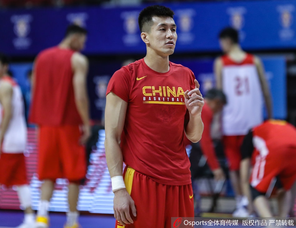 郭少调皮挑战阿联 男篮备战叙利亚