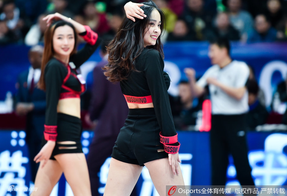 激情动感！篮球宝贝热舞助威