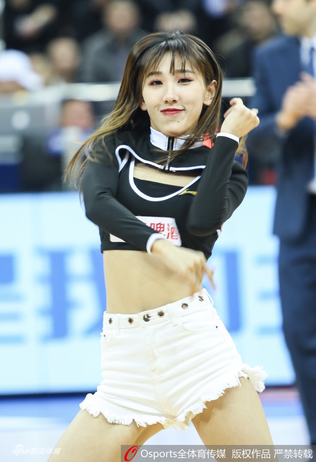 广厦队啦啦队宝贝激情热舞