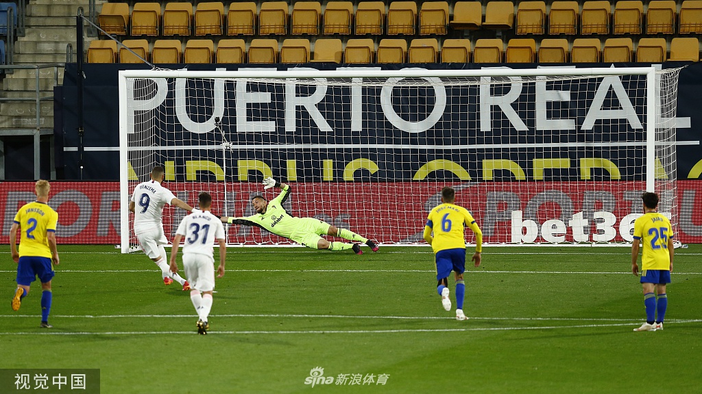 [西甲]加的斯0-3皇马 本泽马梅开二度+助攻