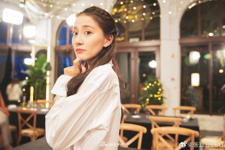 艺体女神张豆豆分享生活照 体恤+短裤难掩好身材