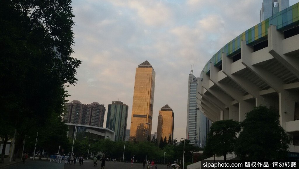 疫情下的天河体育场