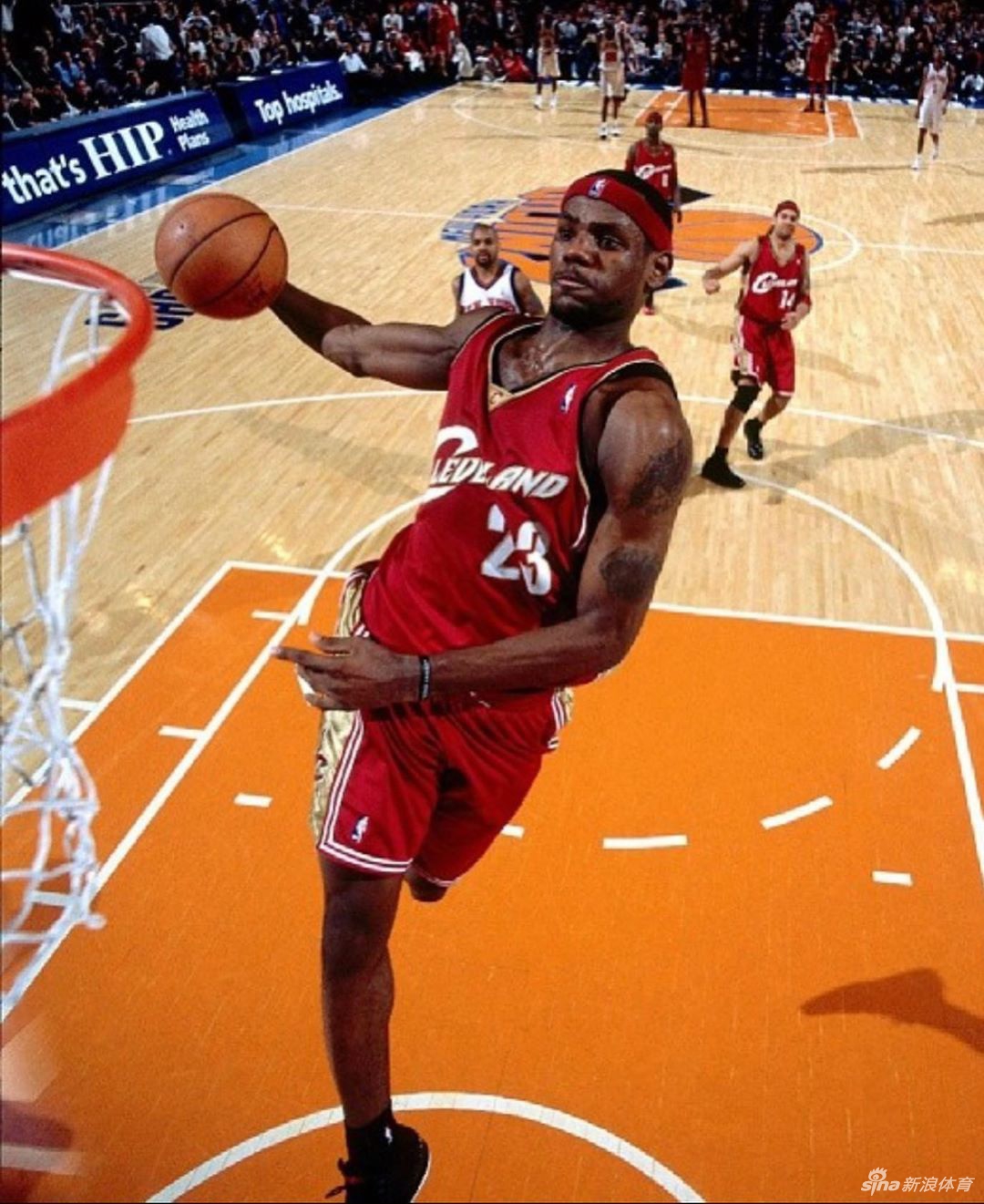 单臂劈扣欣赏:乔丹科比潇洒飞翔 詹姆斯大风车