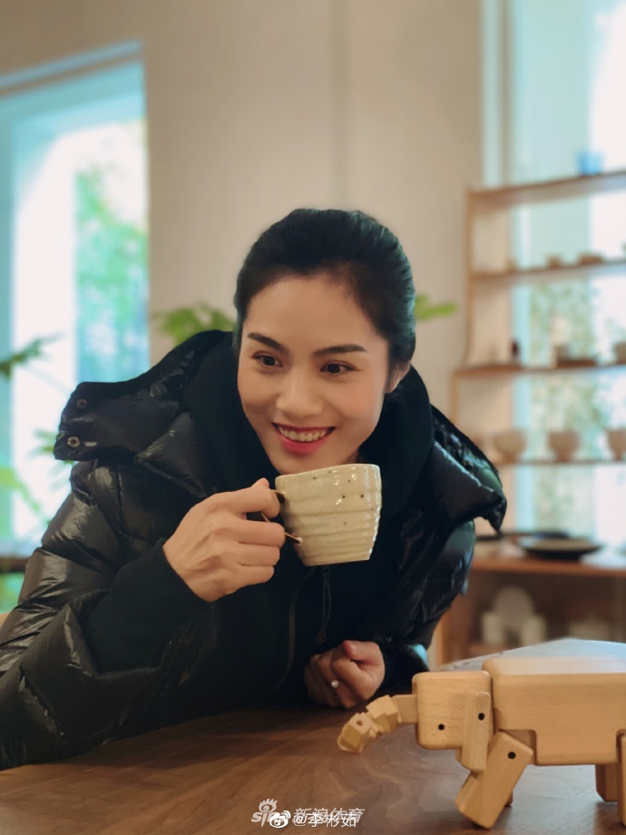 气质绝佳!美女体育老师李彬茹晒美拍