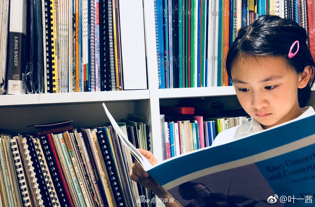 田亮美妻叶一茜晒自拍 女儿森碟已是大姑娘