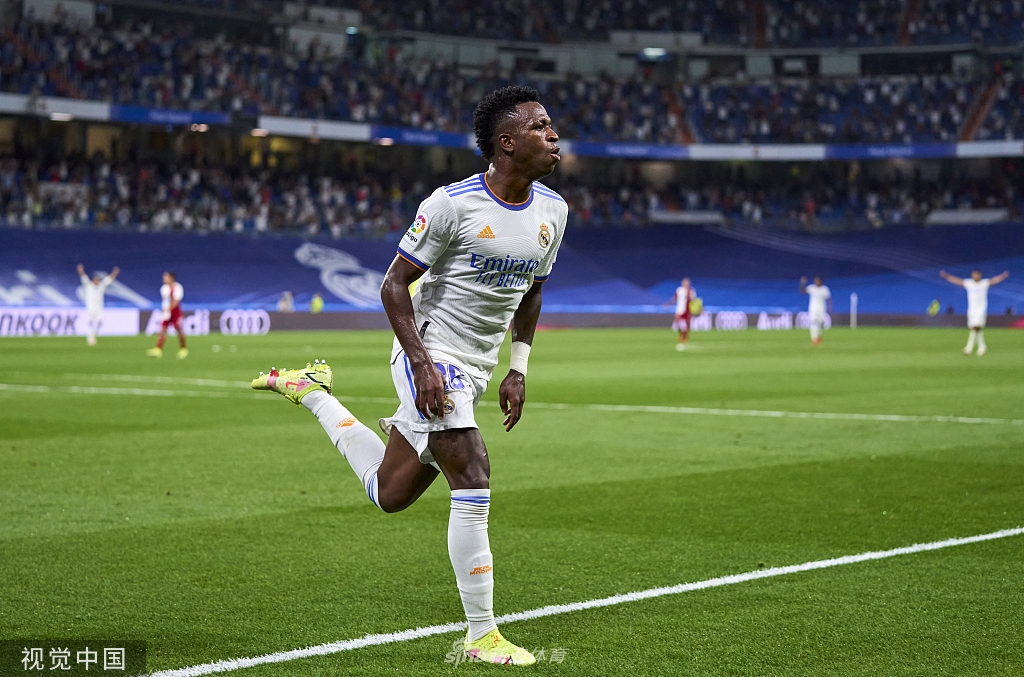 [西甲]本泽马戴帽 皇马5-2塞尔塔