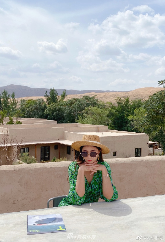 超美！何姿穿绿色长裙清新脱俗尽显女神范