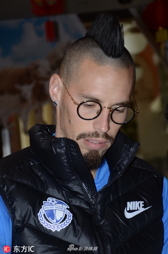 大连新外援哈姆西克亮相人气火爆