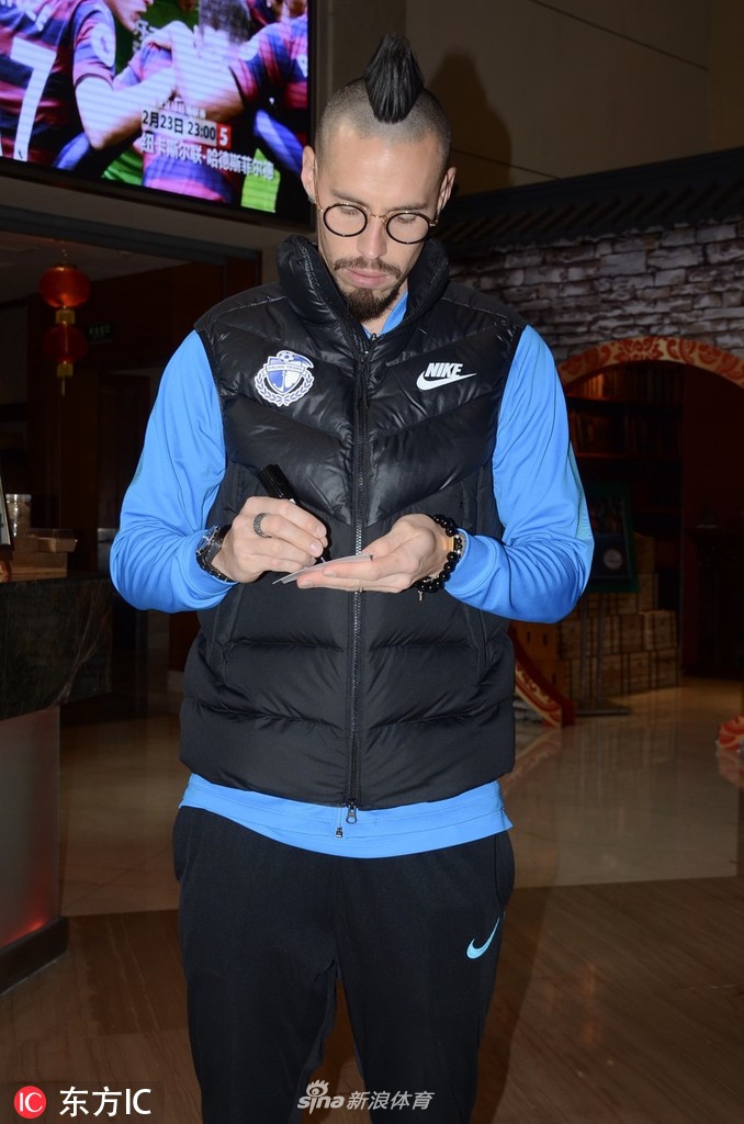 大连新外援哈姆西克亮相人气火爆