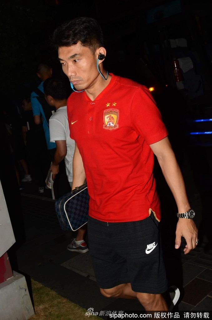 郑智出任广州队执行主教练兼球员