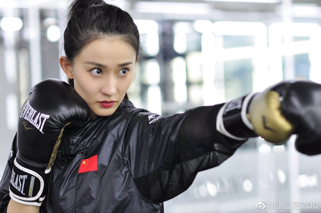 艺体女神张豆豆晒练拳击酷照：斗志满满
