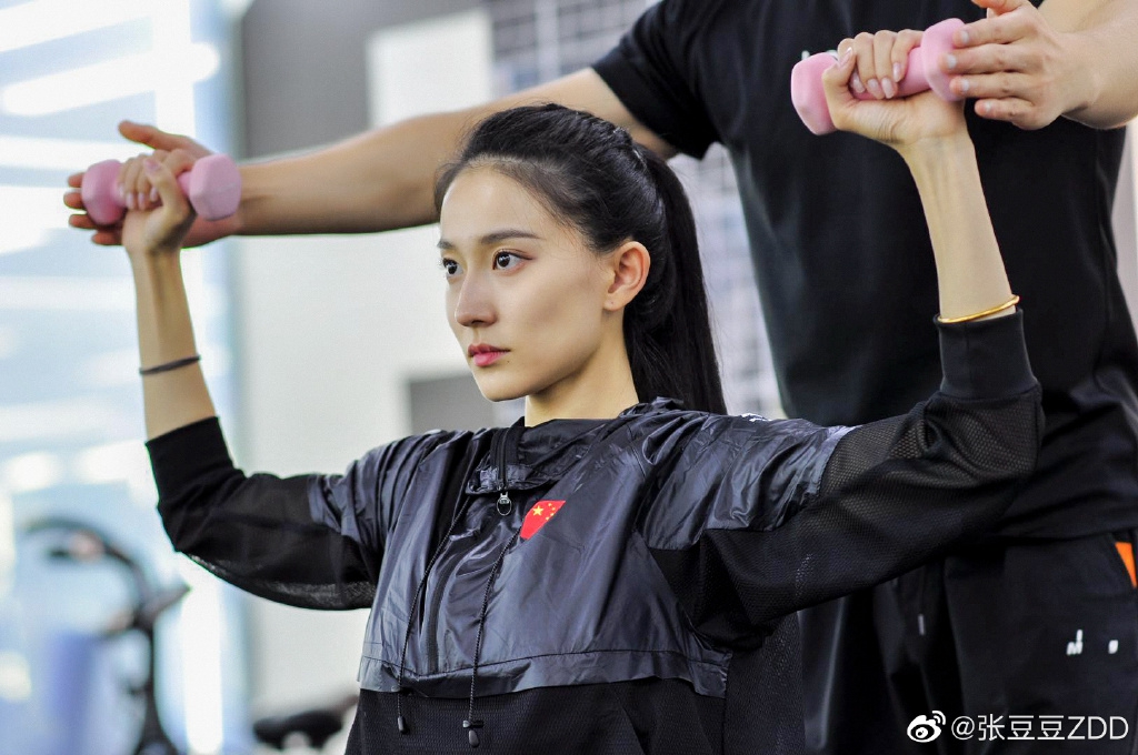 艺体女神张豆豆晒练拳击酷照：斗志满满