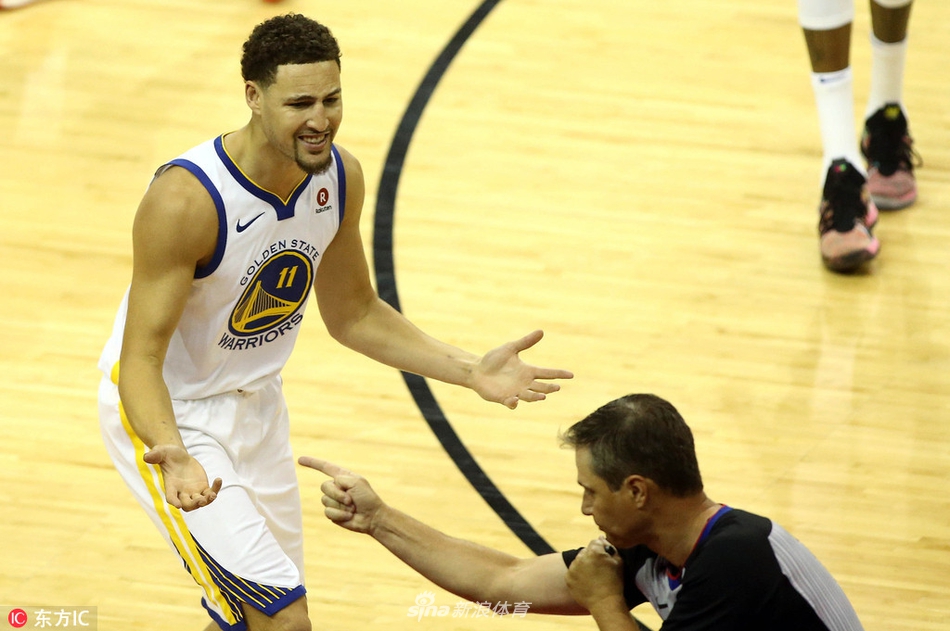 汤普森抱怨裁判