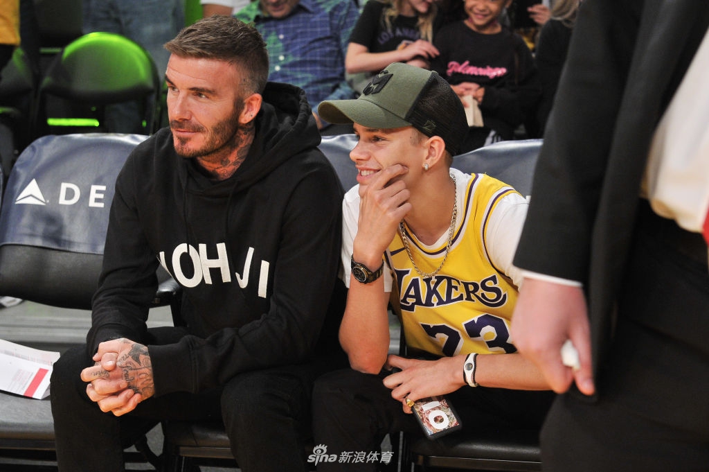 贝克汉姆带儿子观战湖人 罗密欧穿23号球衣秀出詹蜜身份