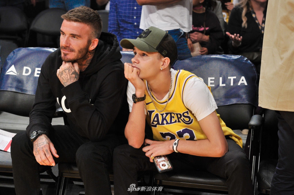 贝克汉姆带儿子观战湖人 罗密欧穿23号球衣秀出詹蜜身份