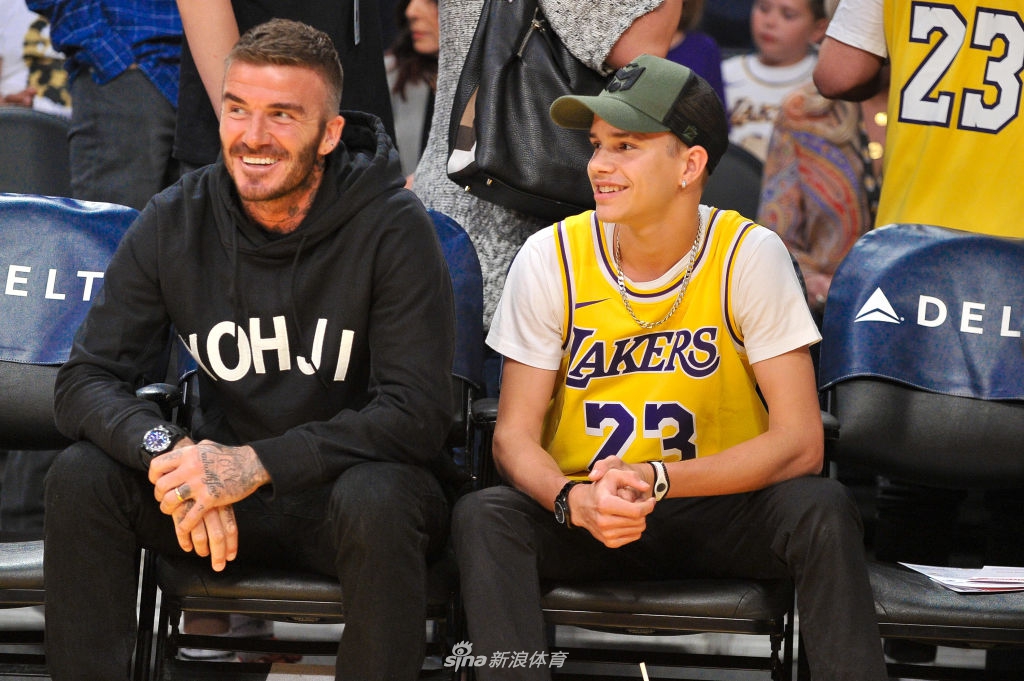 贝克汉姆带儿子观战湖人 罗密欧穿23号球衣秀出詹蜜身份