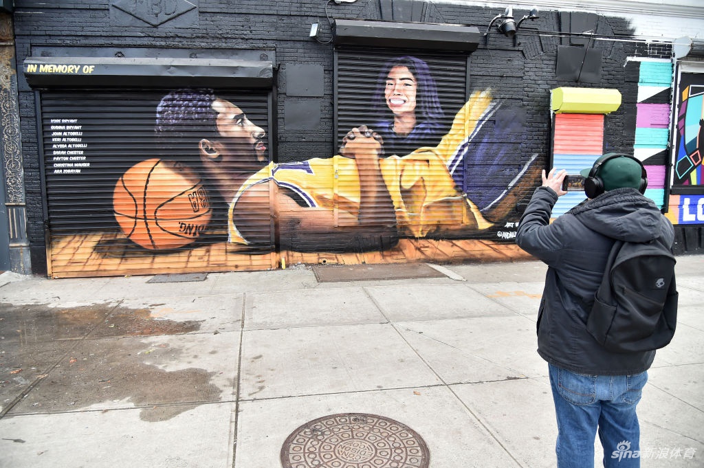 纽约布鲁克林街头涂鸦致敬科比