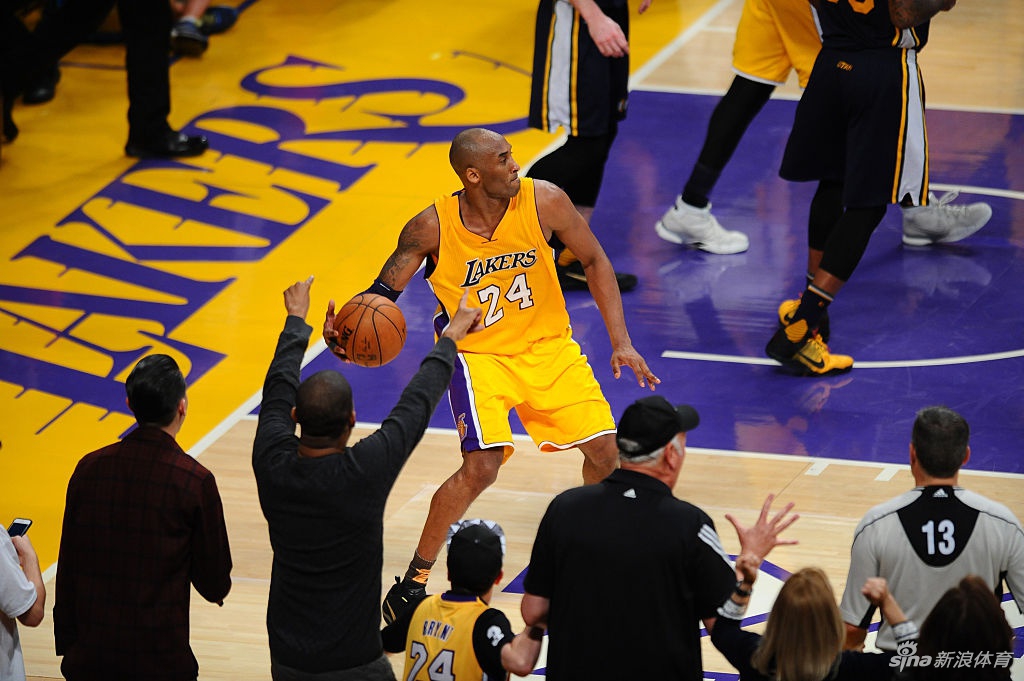 4年前今天科比告别战砍60分 24张老照片回顾最后一舞